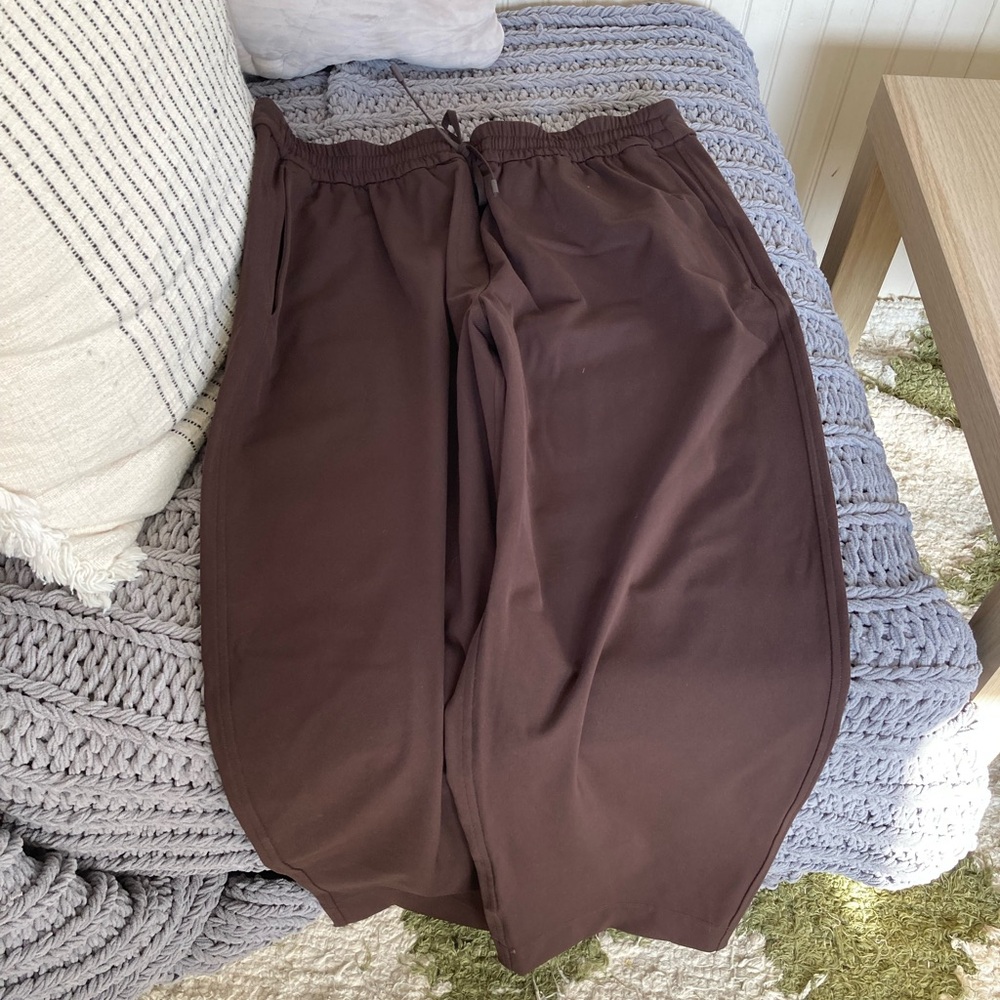 Lululemon Luxtreme Tapered-Leg Mid-Rise Pant 7/8 Length Espresso L
